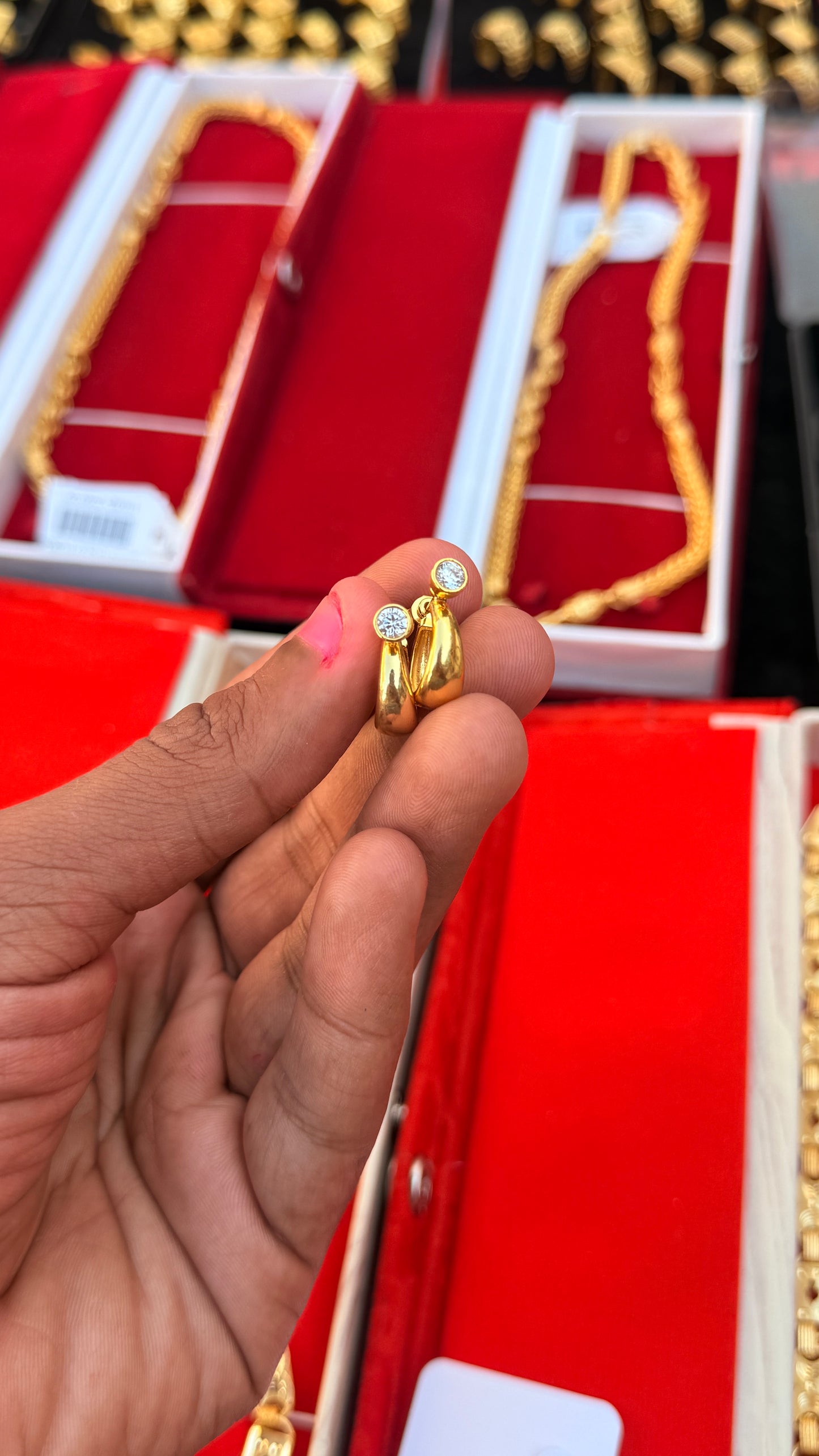 GOLD FORMING PREMIUM M. WHITE LONG EARRING
