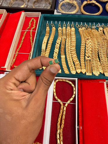 GOLD FORMING G.LONG EARRING