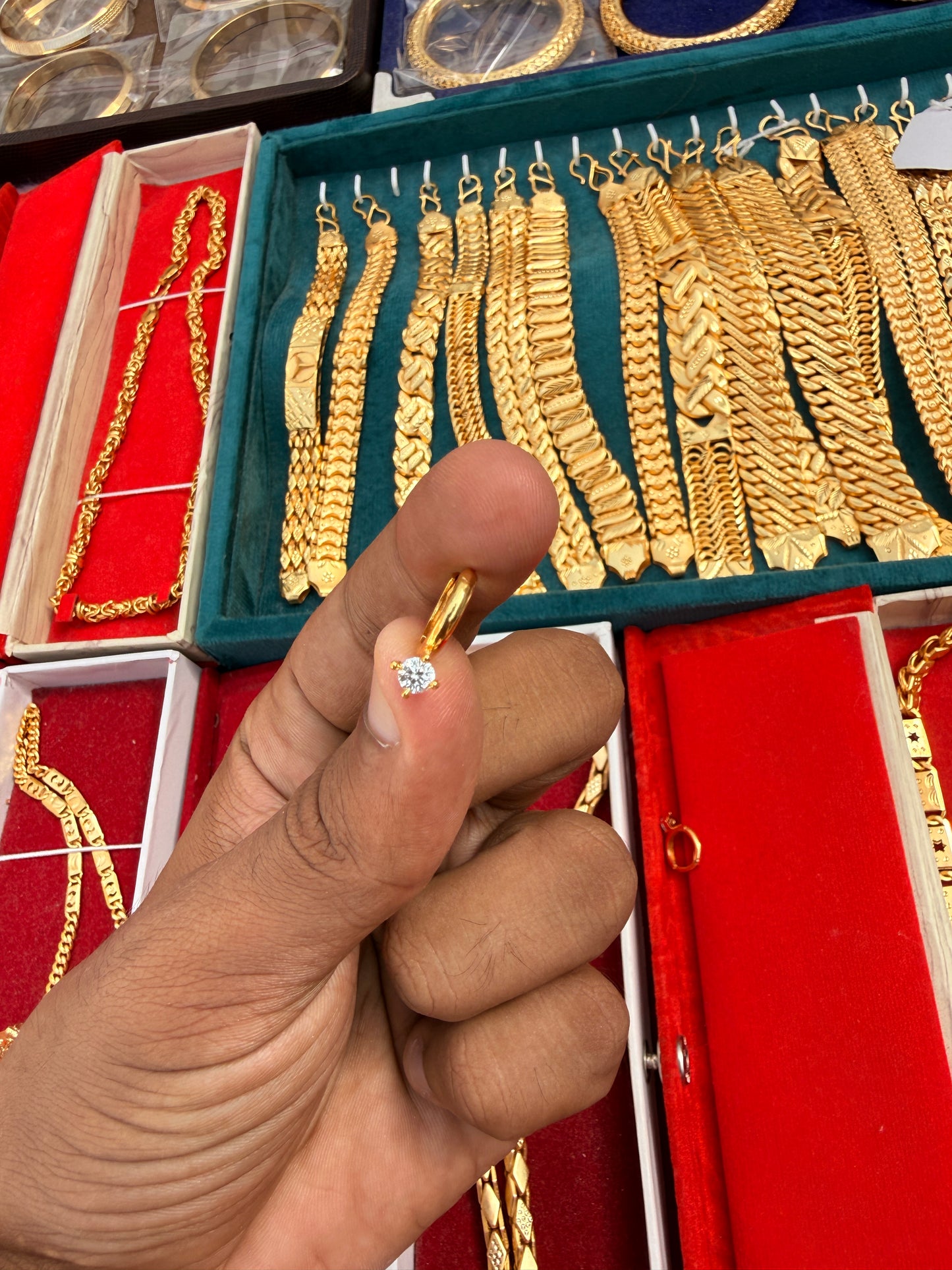 GOLD FORMING PREMIUM EARRING