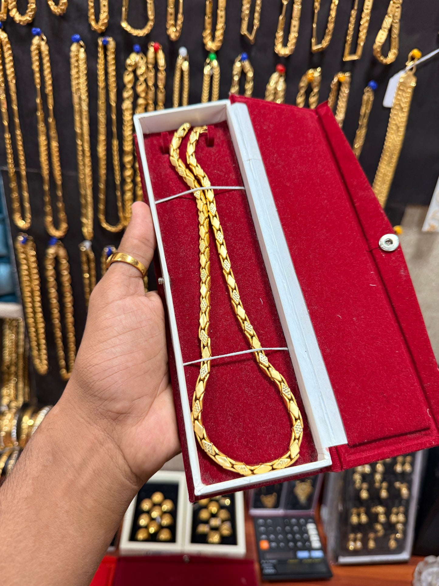 PREMIUM GOLD FORMING KAJU-KATLI CHAIN