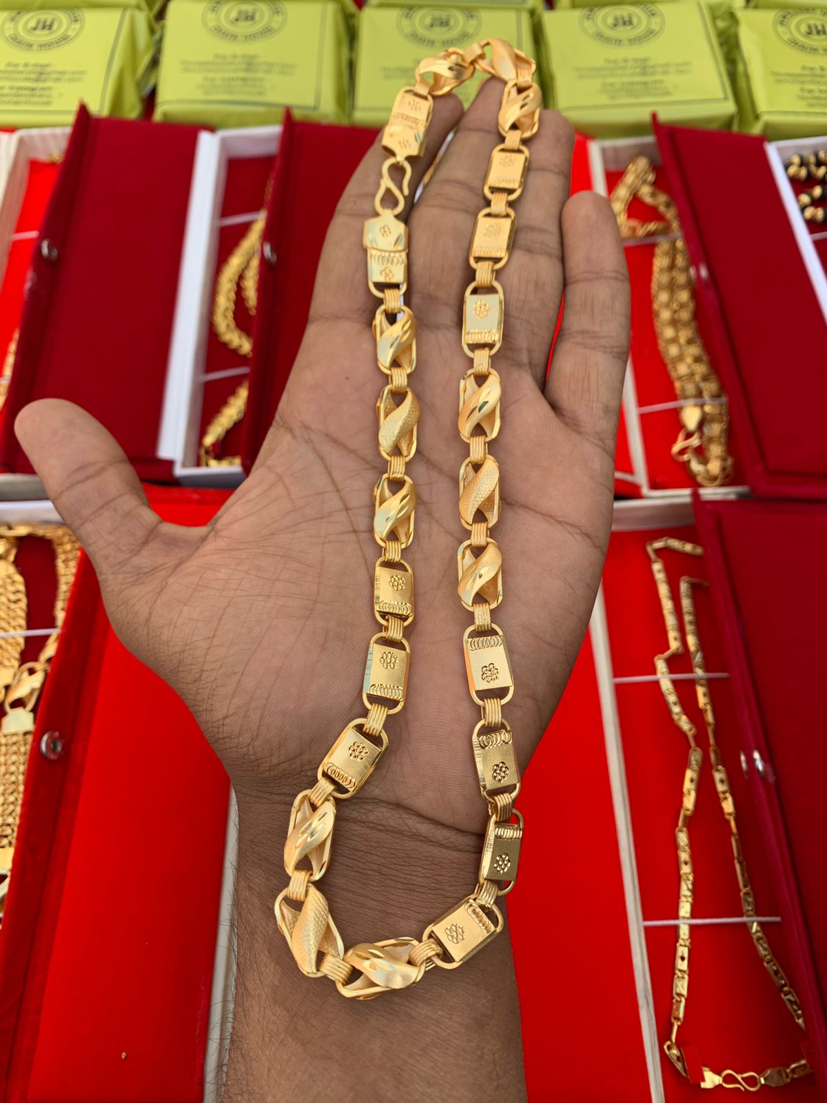 MEN'S GOLD FORMING HEAVY BLOCK CHAIIN