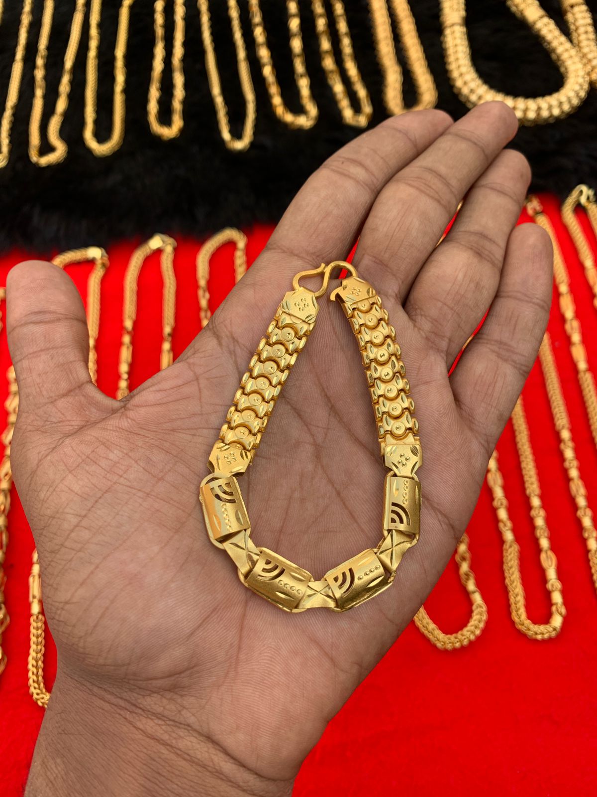 MEN'S GOLD FORMING WIFI BRASLET