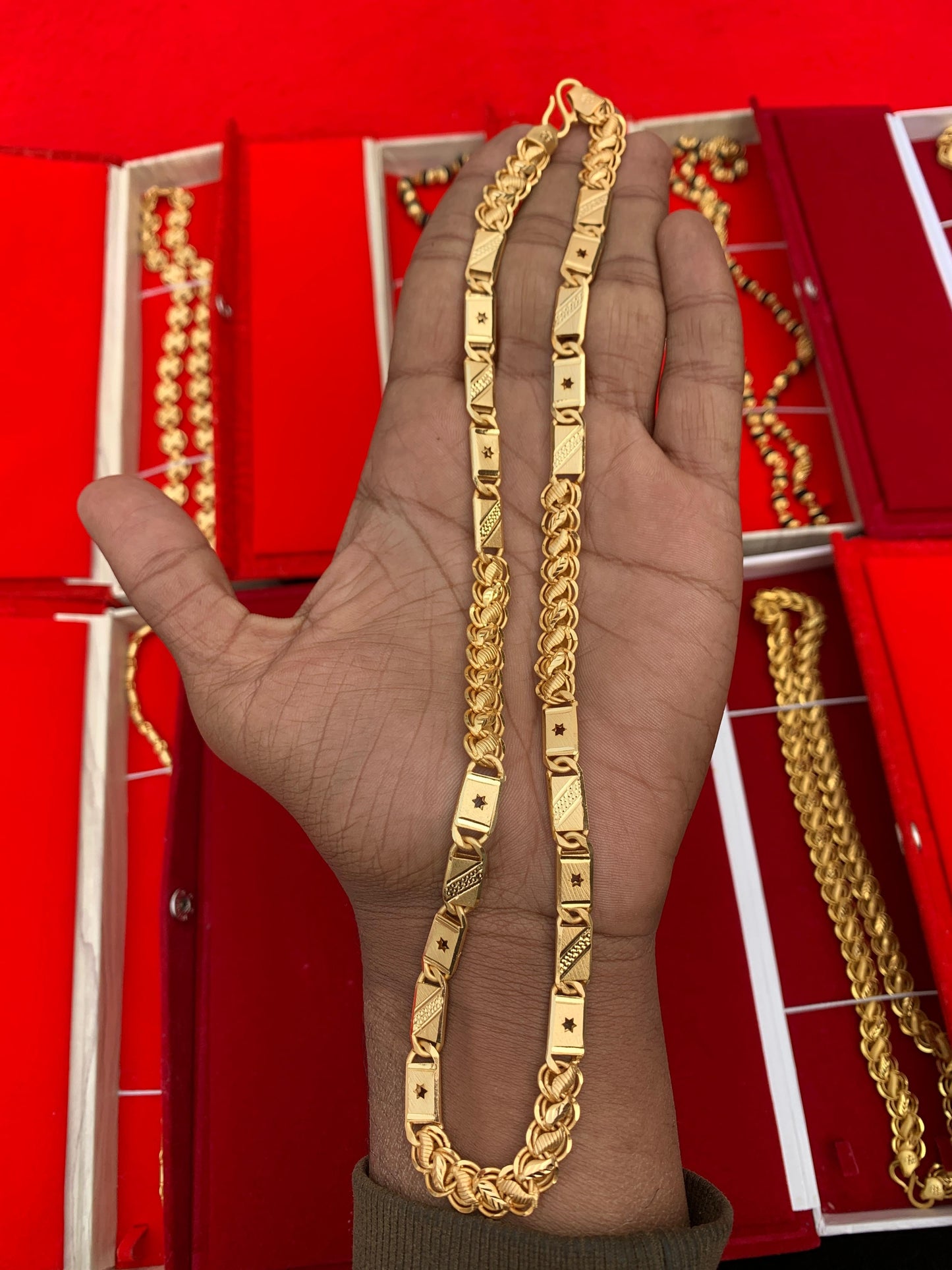 men's gold forming lotus nawabi chain