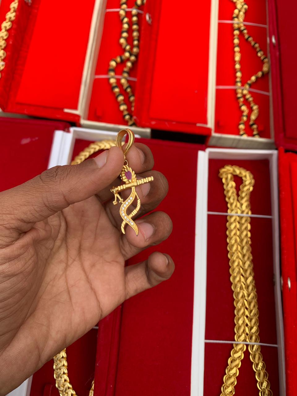 MEN'S GOLD FORMING KRISHNA PANDANT