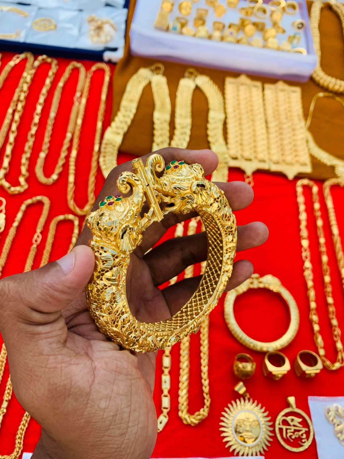 MAN'S GOLD FORMING DAIMOND RAJWADI KADA