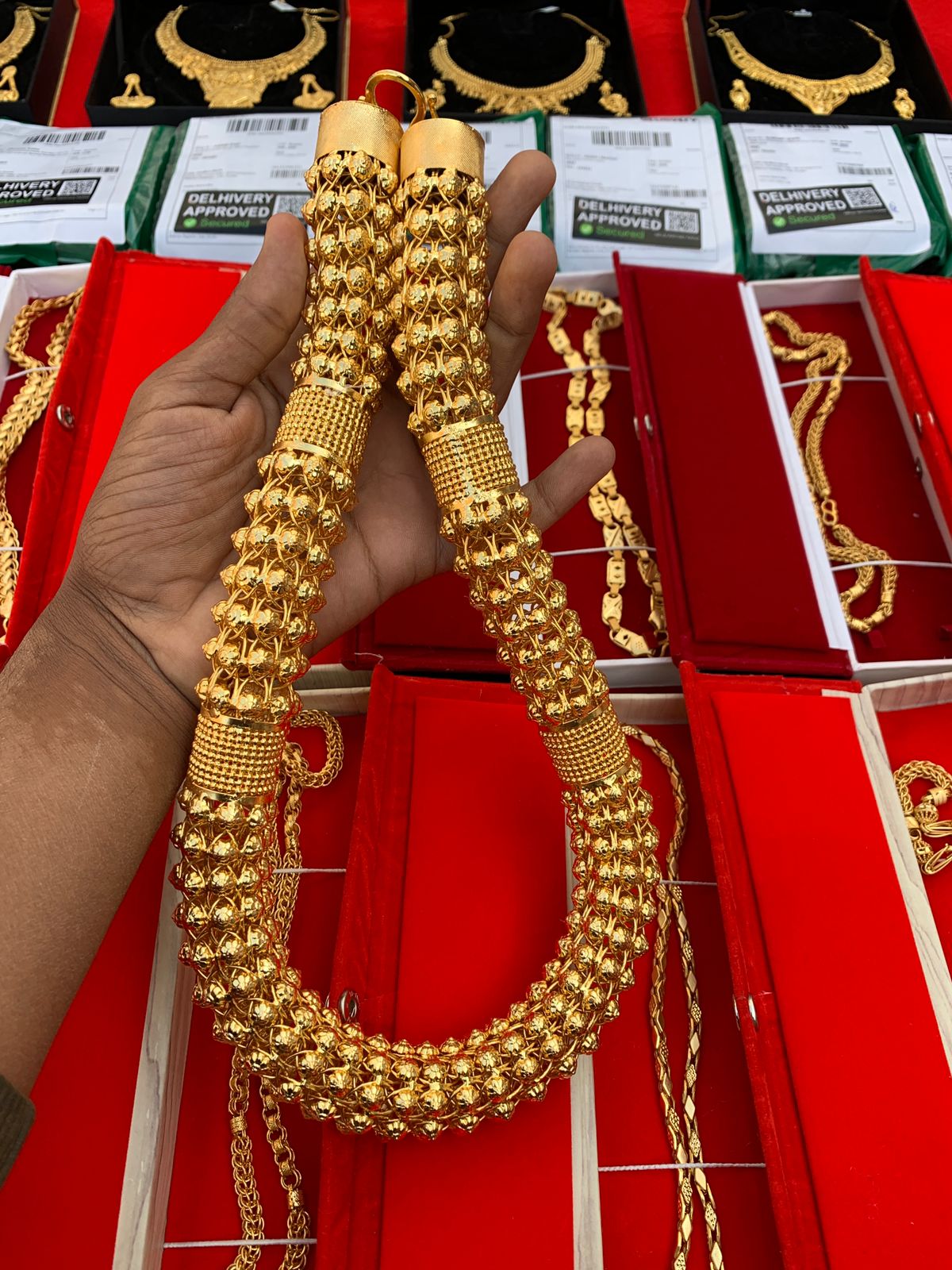 MEN'S GOLD FORMING BIG BOARD CHAIN