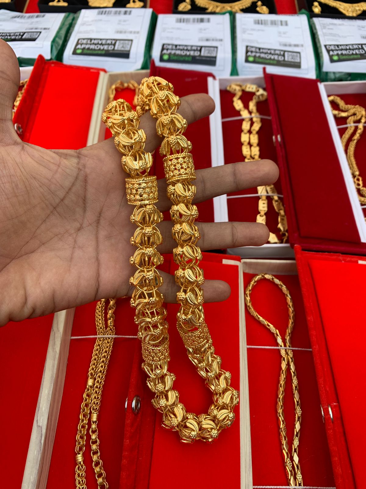 MEN'S GOLD FORMING BIG BOARD CHAIN