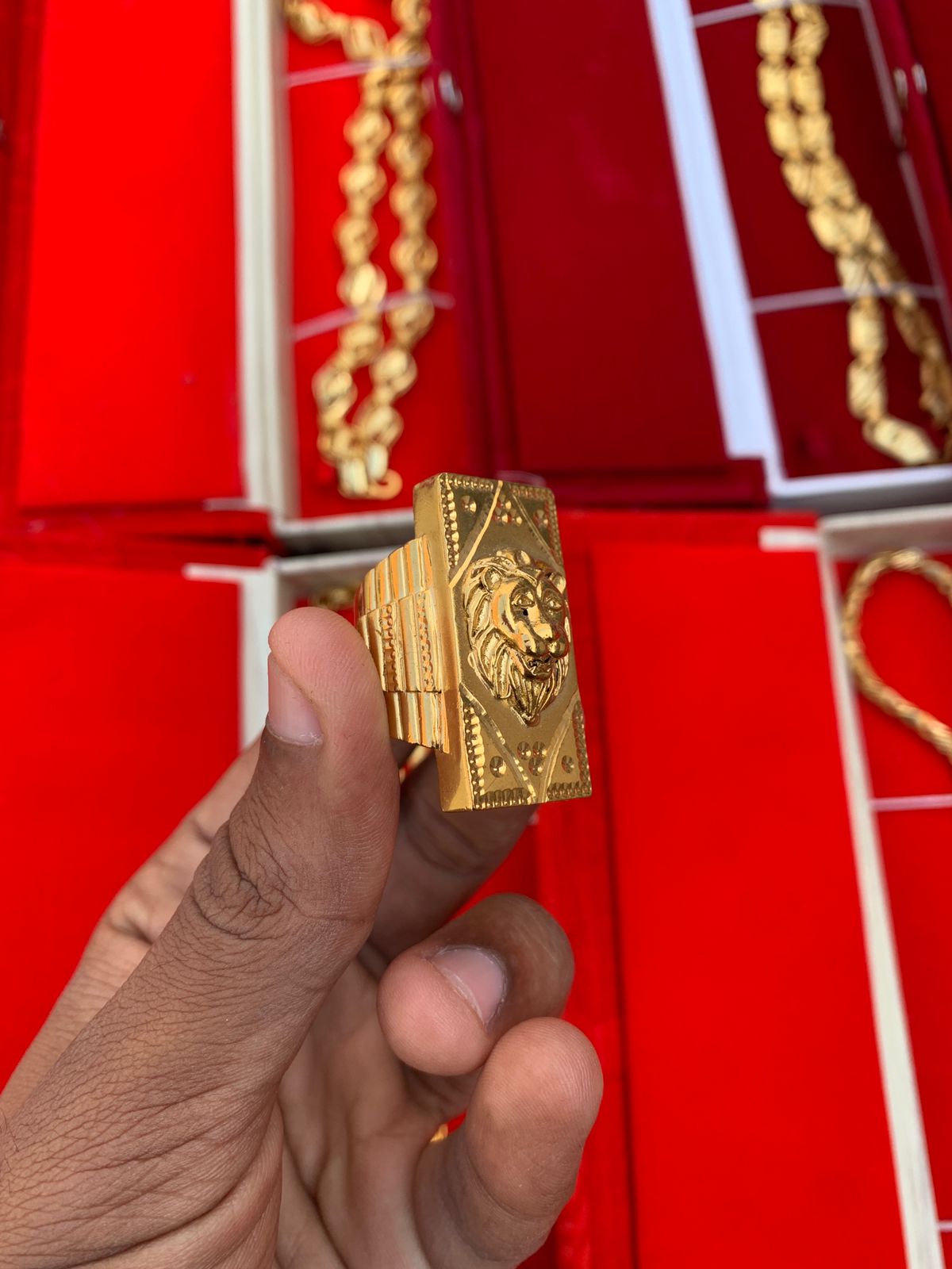 GOLD FORMING BIG LION RING