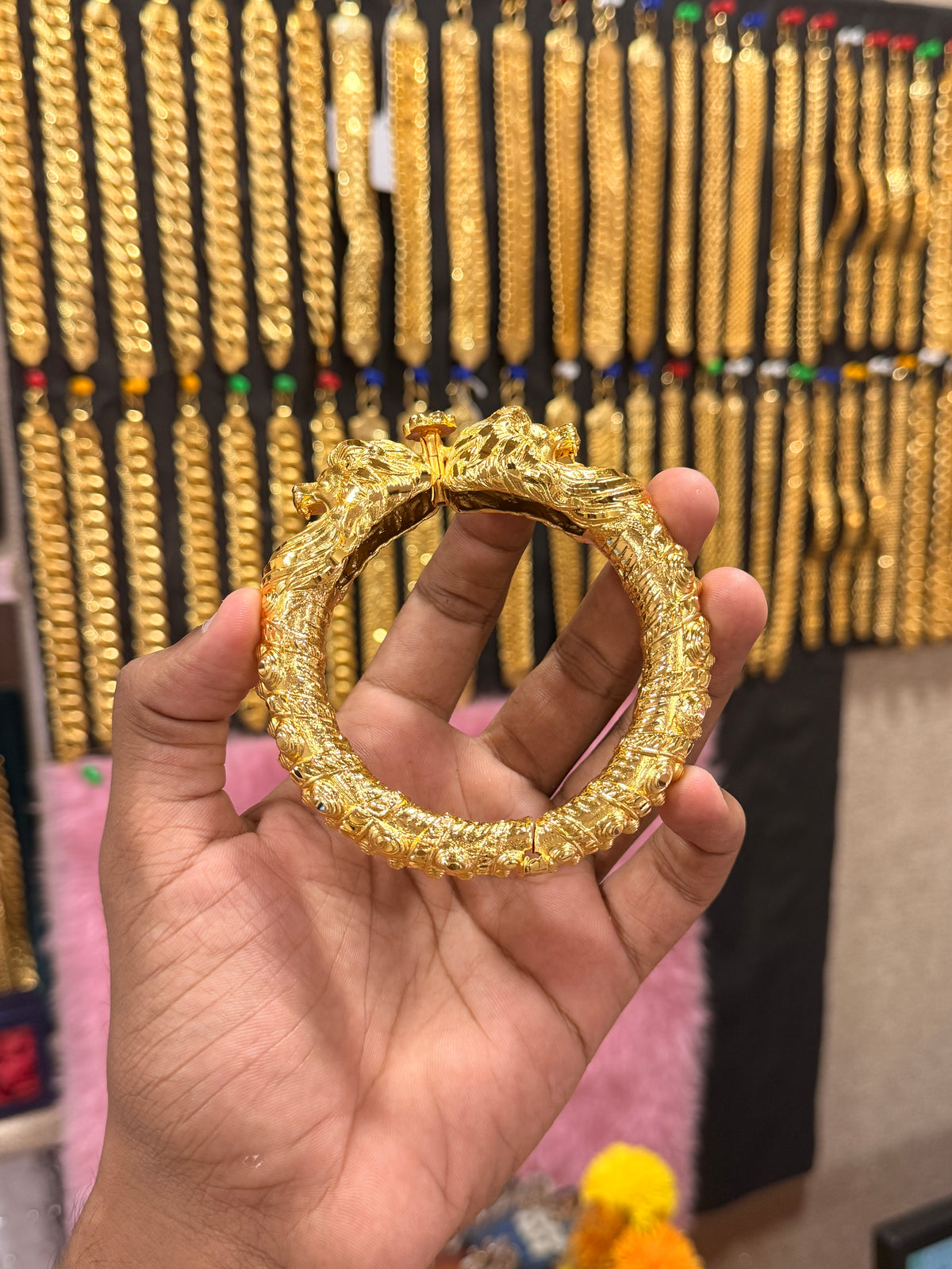 Forming lion radwadi Kada
