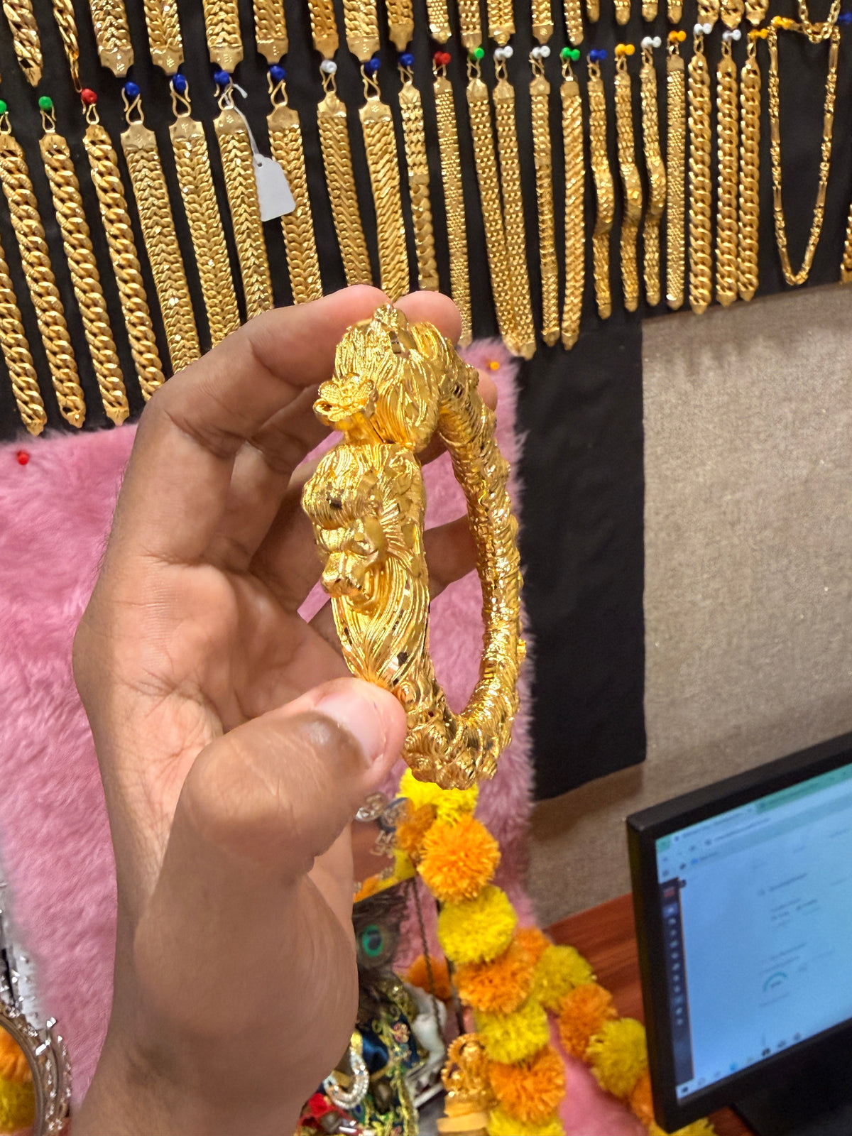 Forming lion radwadi Kada