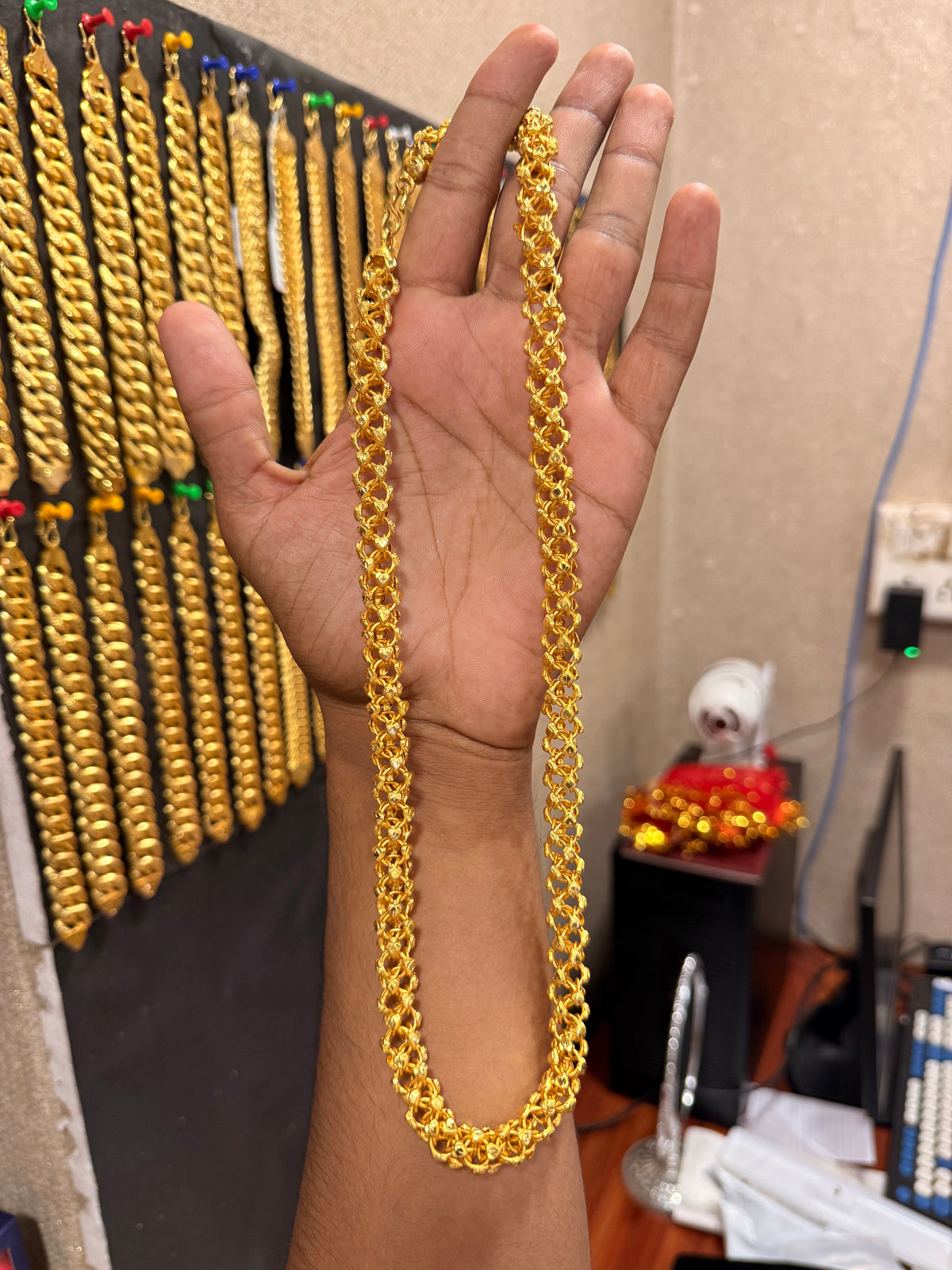 Gold forming Lite Gajra Chain