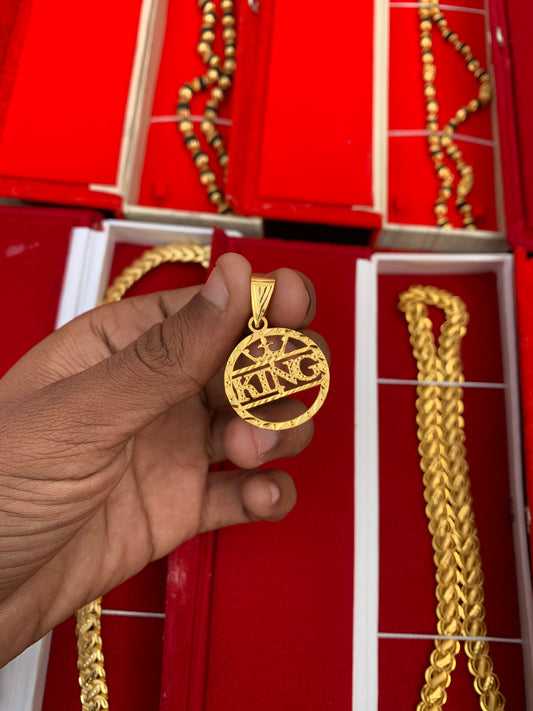 GOLD FORMING KING PENDANT