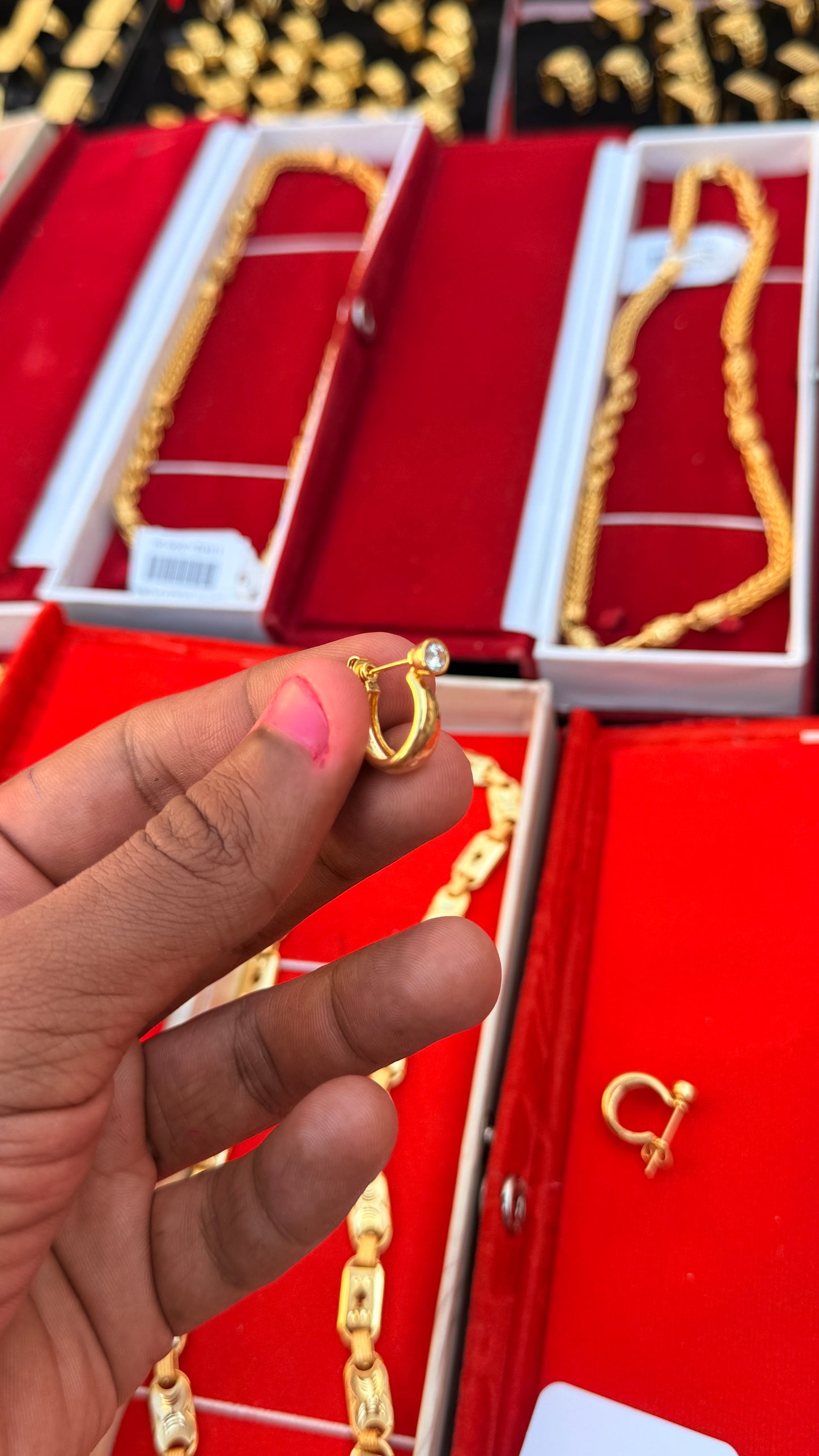 GOLD FORMING PREMIUM M. WHITE LONG EARRING