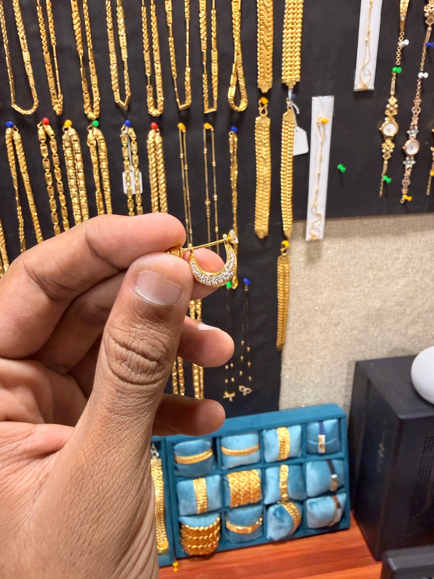 GOLD FORMING PREMIUM D.W. WHITE LONG EARRING