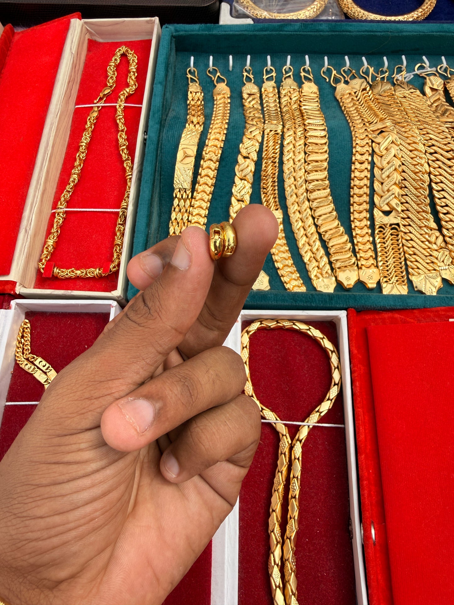 GOLD FORMING PLAIN EARRING