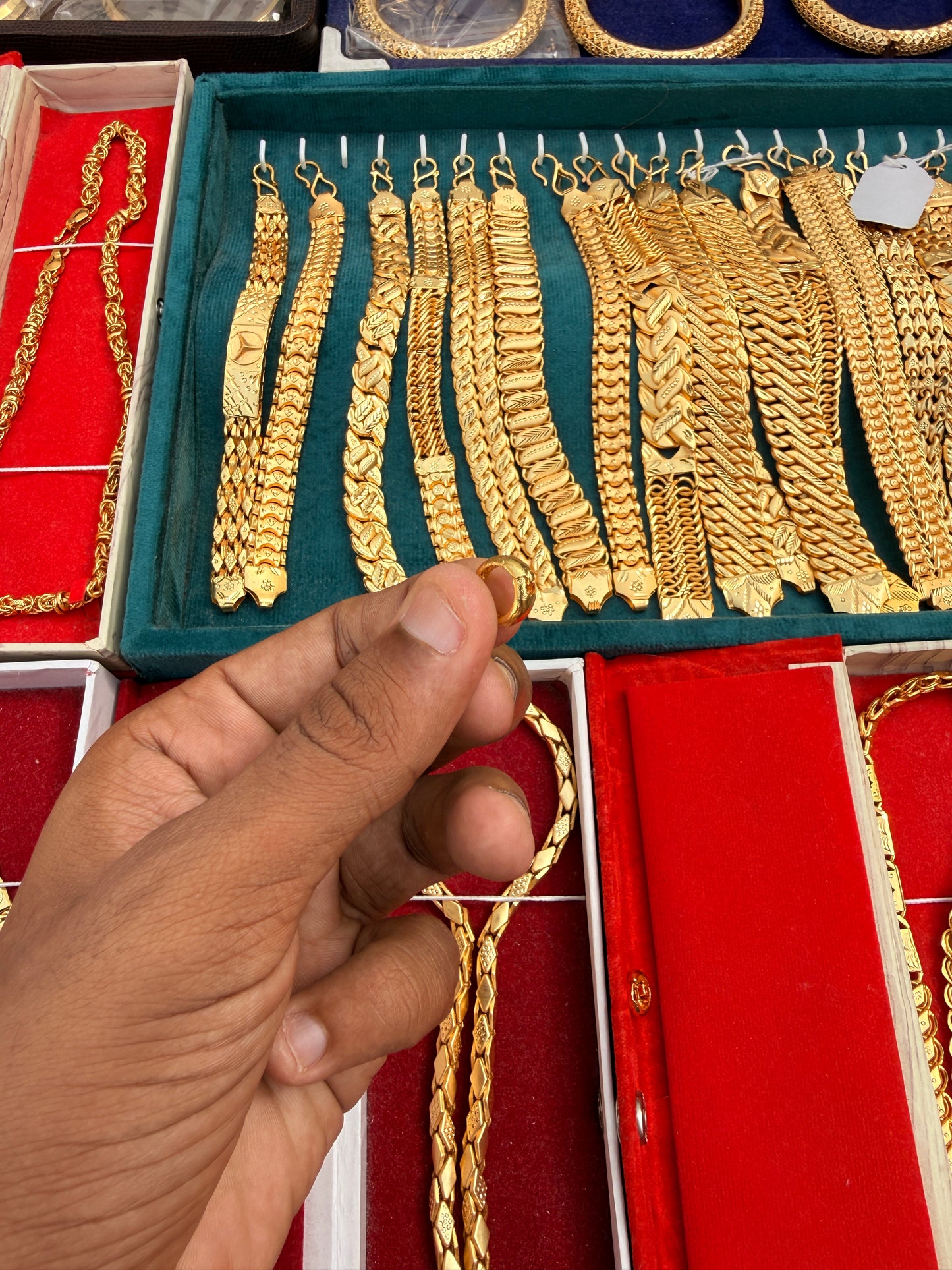GOLD FORMING PLAIN EARRING