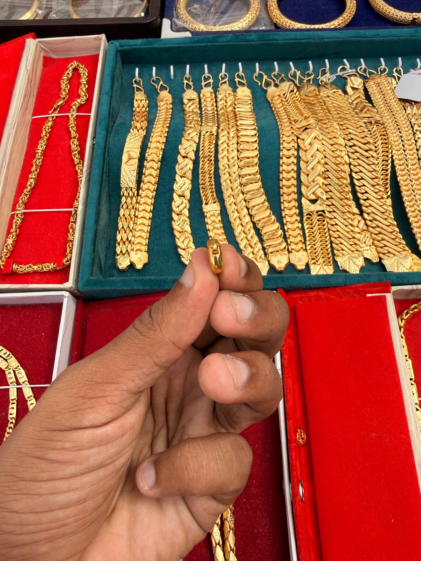 GOLD FORMING PLAIN EARRING