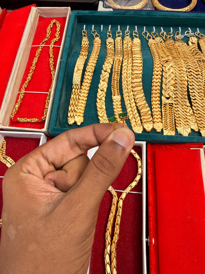 GOLD FORMING G.LONG EARRING