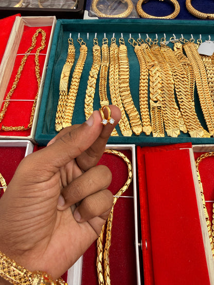 GOLD FORMING PREMIUM EARRING