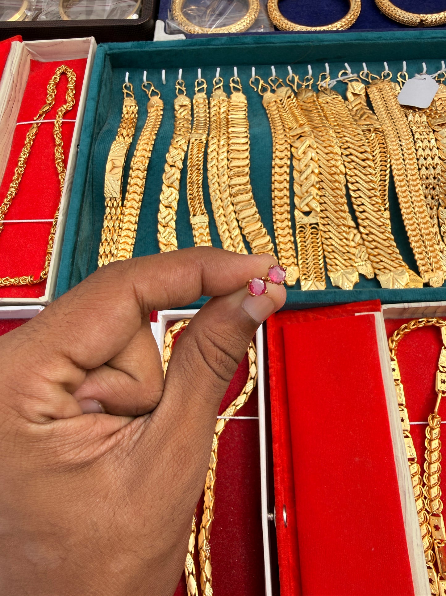 GOLD FORMING P.LONG EARRING