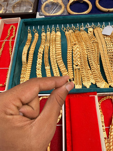 GOLD FORMING B.LONG EARRING