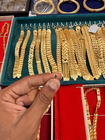 GOLD FORMING B.LONG EARRING