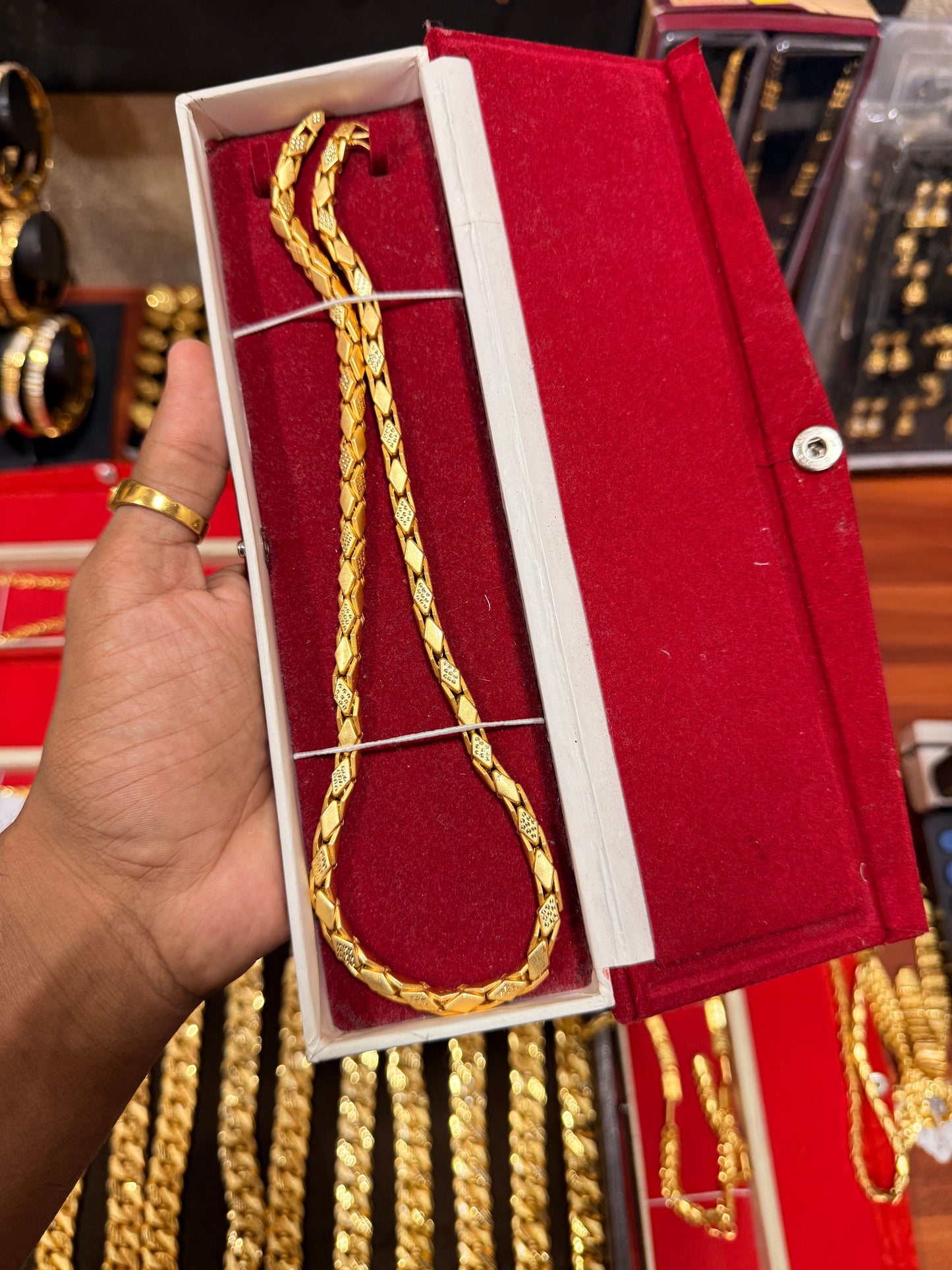PREMIUM GOLD FORMING KAJU-KATLI CHAIN