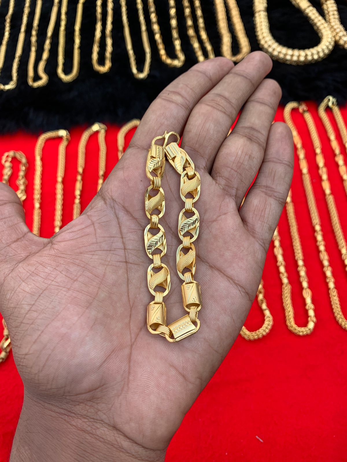 MEN'S GOLD FORMING BLOCK BRASLET