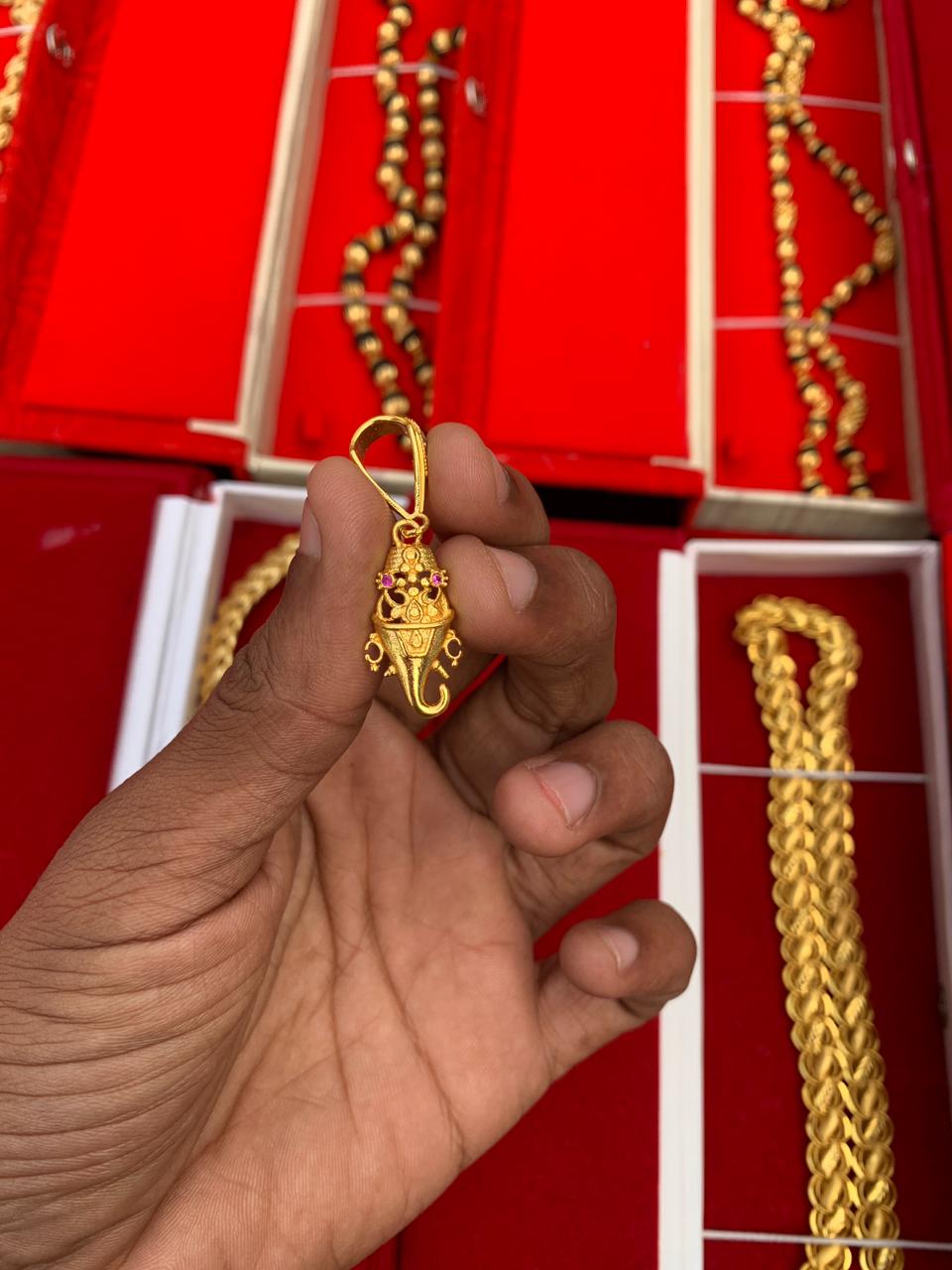 MAN'S GOLD FORMING PREMIUM GANESH PANDANT