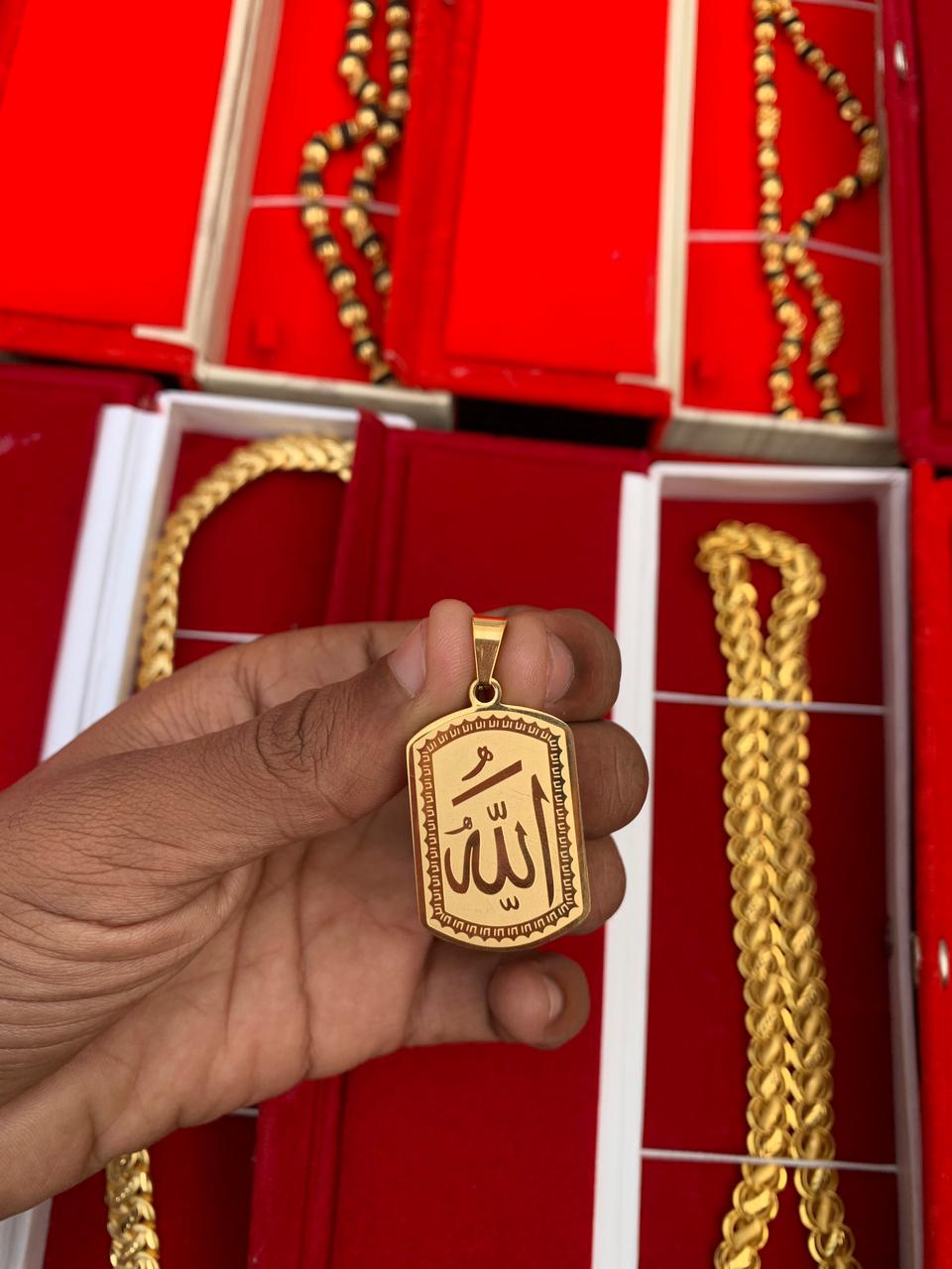 MAN'S GOLD FORMING ALLAH PANDANT