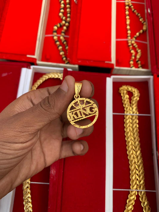 MEN'S GOLD FORMING KING PANDANT
