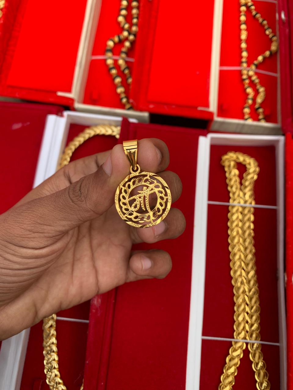 MEN'S GOLD FORMING MAA PANDANT