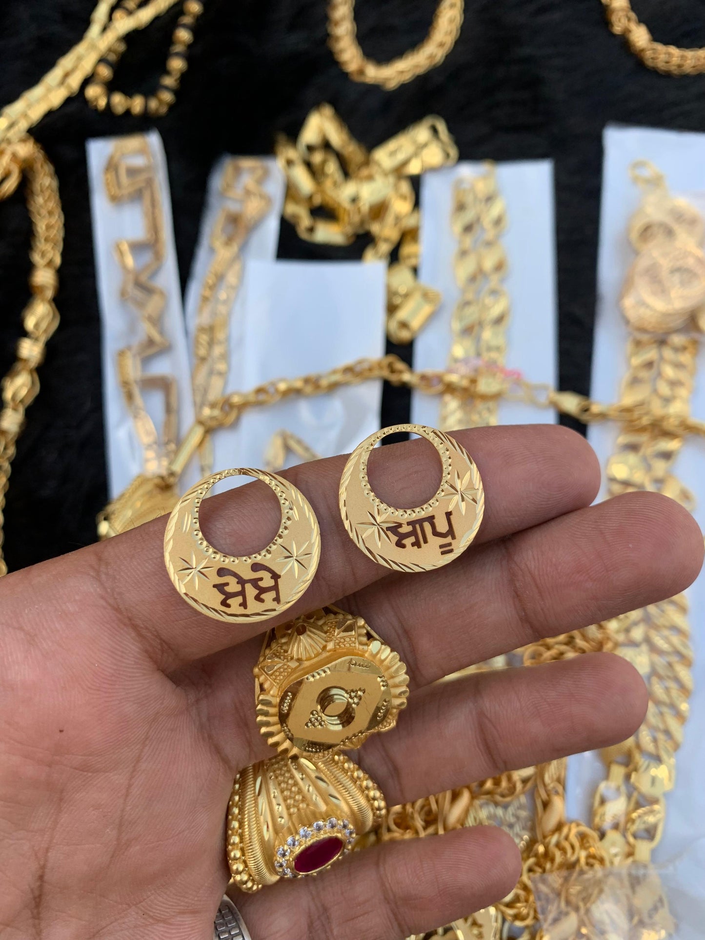 MEN'S GOLD FORMING EARRING