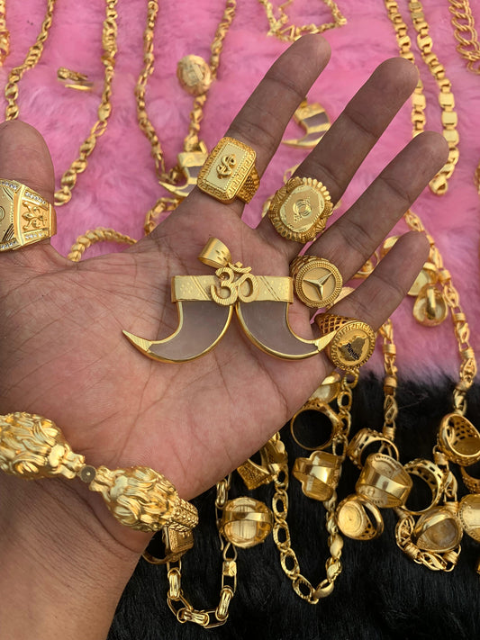 MEN'S GOLD FORMING DOUBLE NEAL PANDANT