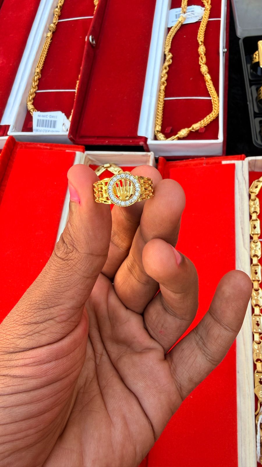 GOLD FORMING DOLLAR RING