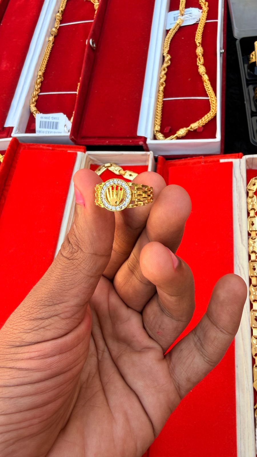 GOLD FORMING DOLLAR RING