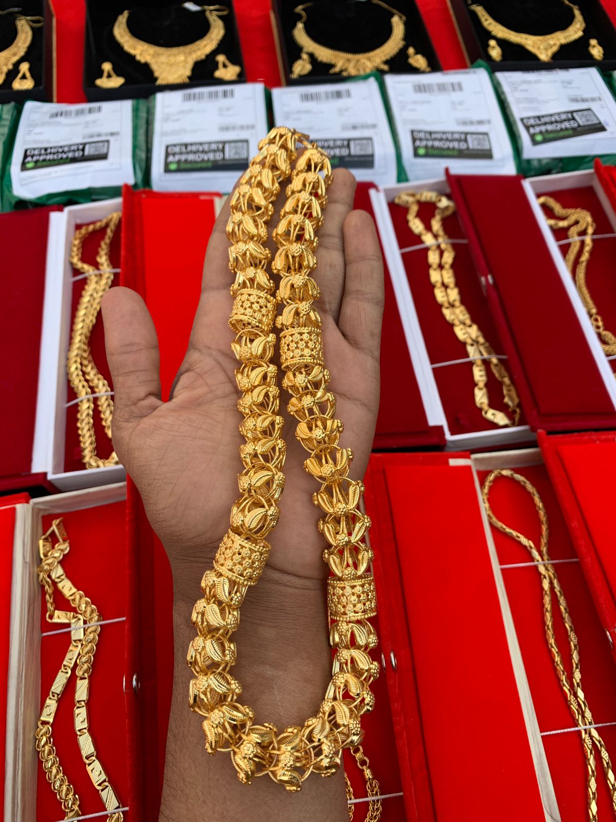 MEN'S GOLD FORMING BIG BOARD CHAIN