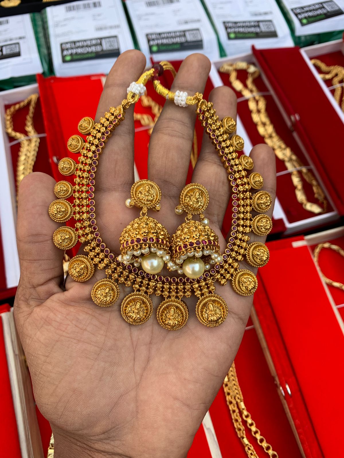 DIVINE TEMPLE NECKLACE SET