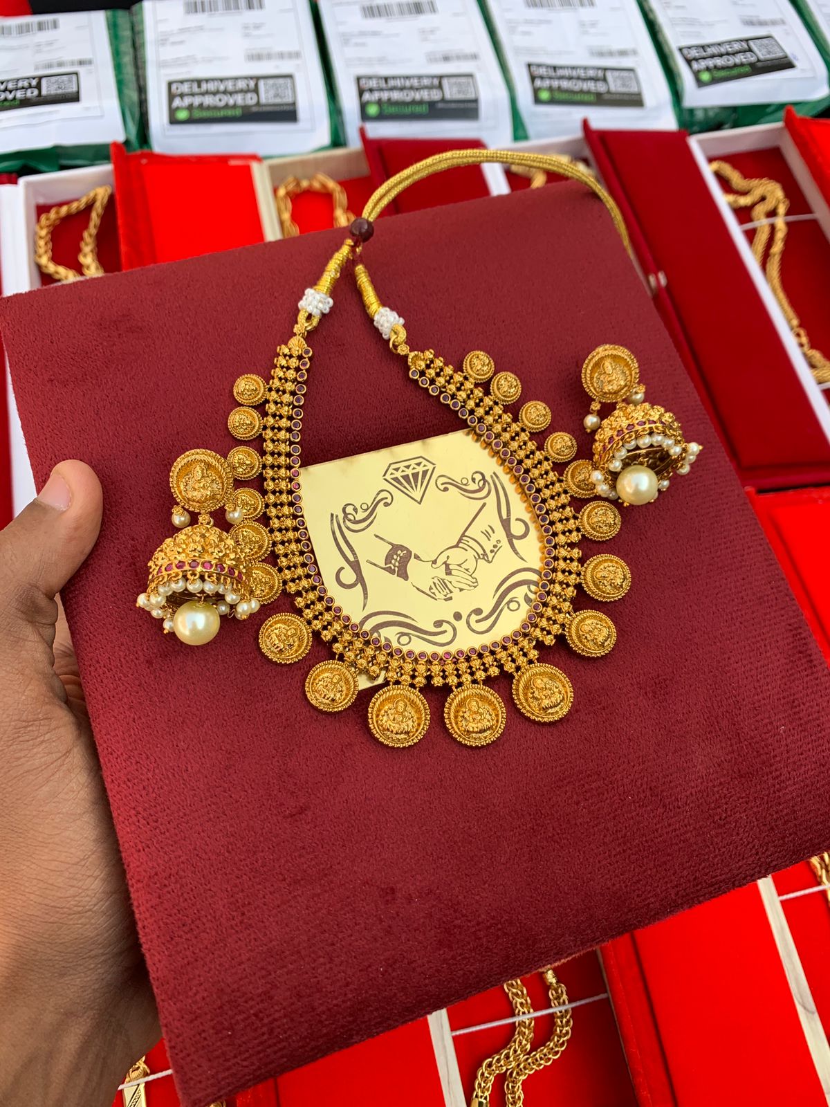 DIVINE TEMPLE NECKLACE SET