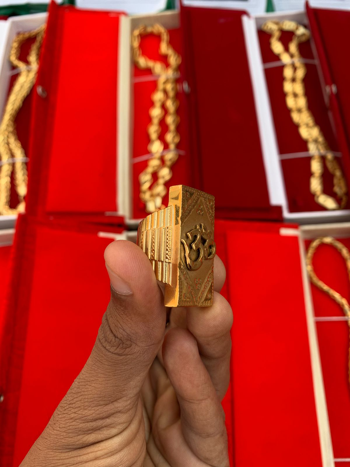 MEN'S GOLD FORMING OM BIG RING