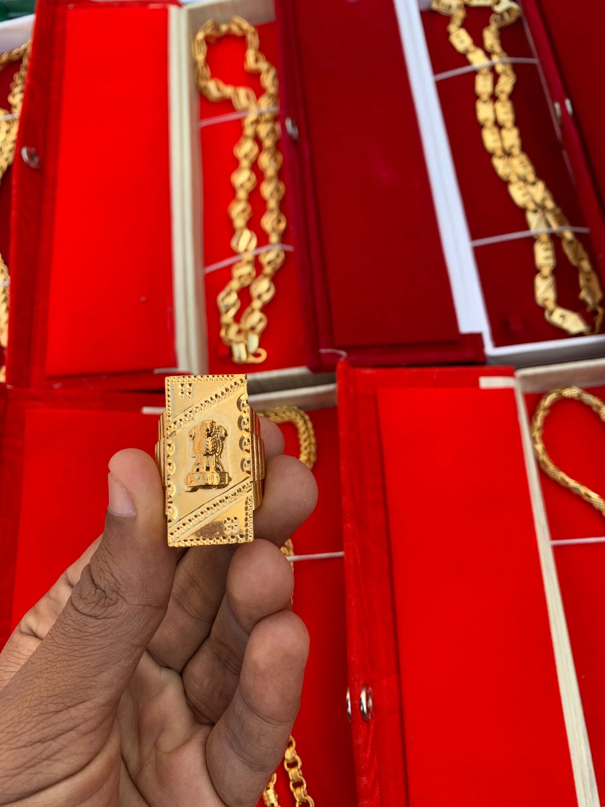 GOLD FORMING BIG ASHOK STUMB RING