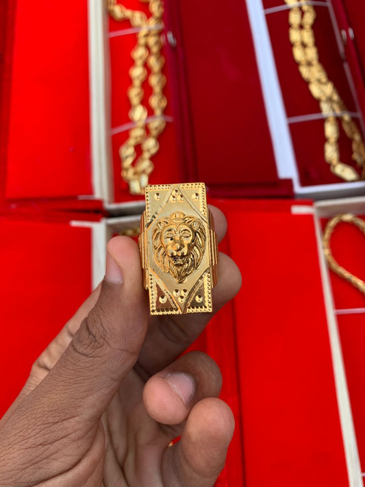 GOLD FORMING BIG LION RING
