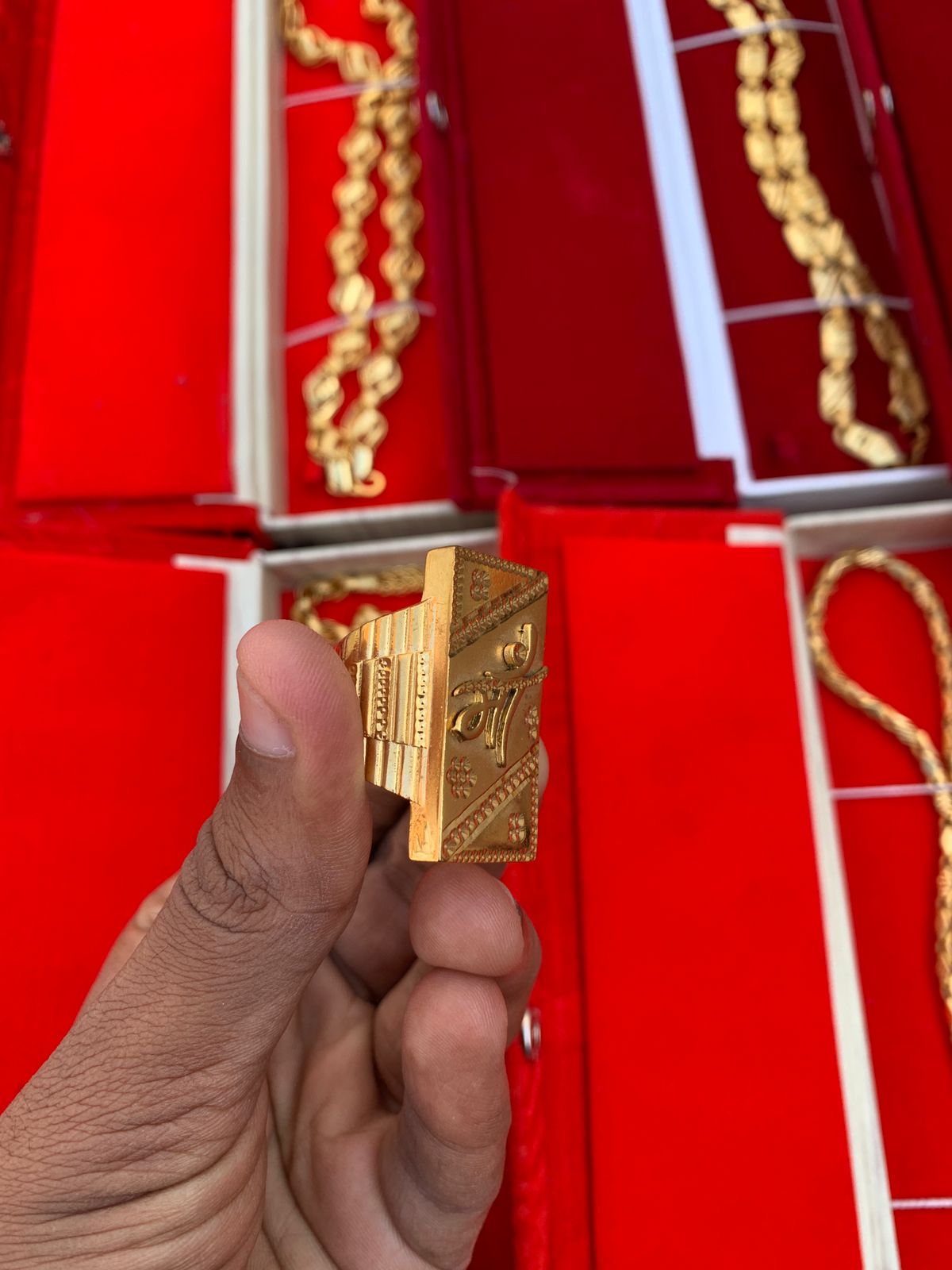 GOLD FORMING BIG MAA RING