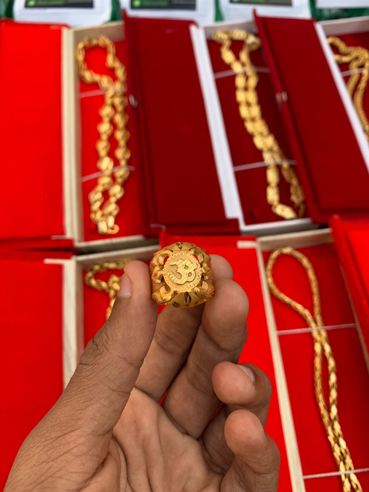 GOLD FORMING ROUND OM RING