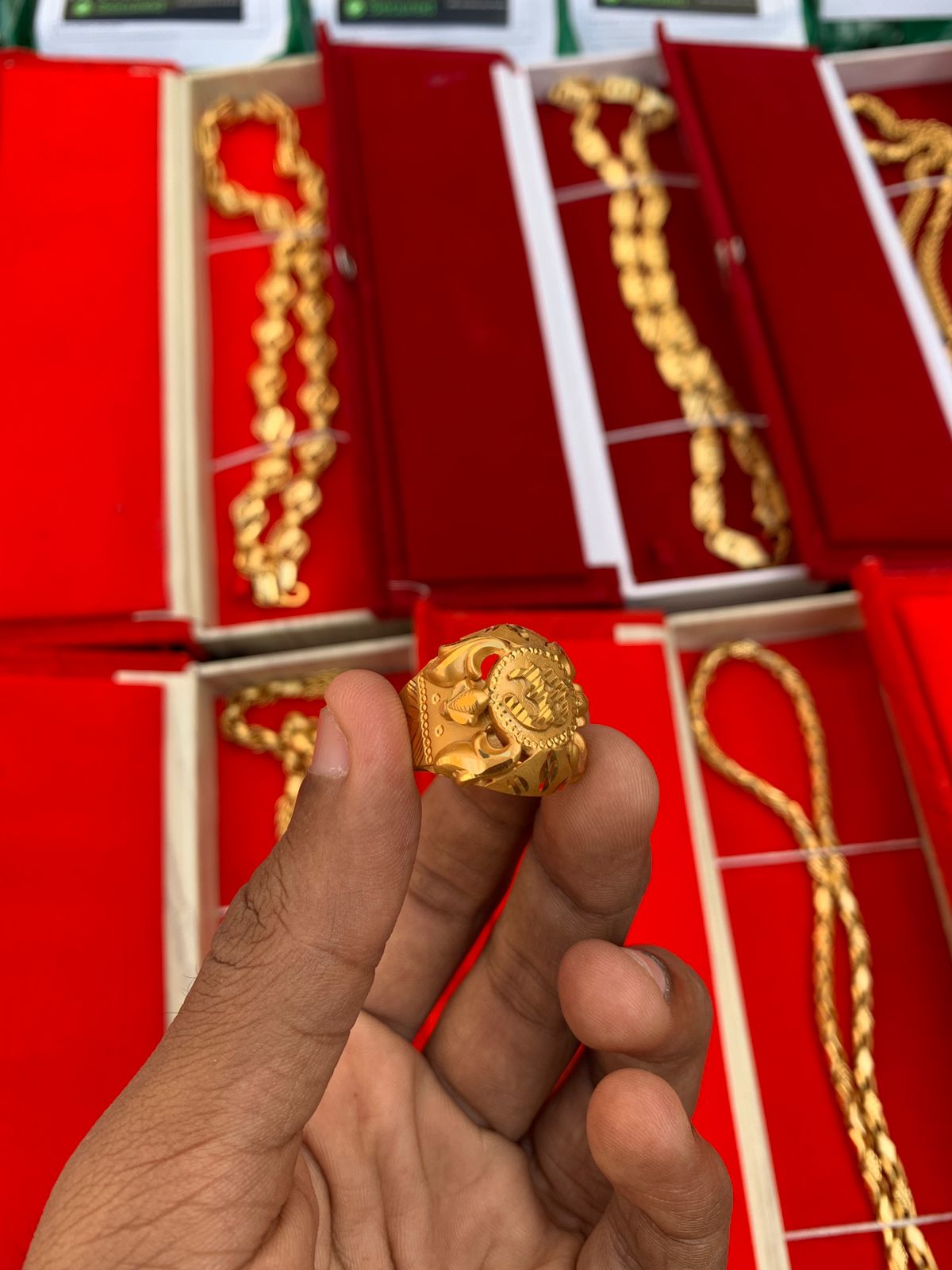 GOLD FORMING ROUND OM RING