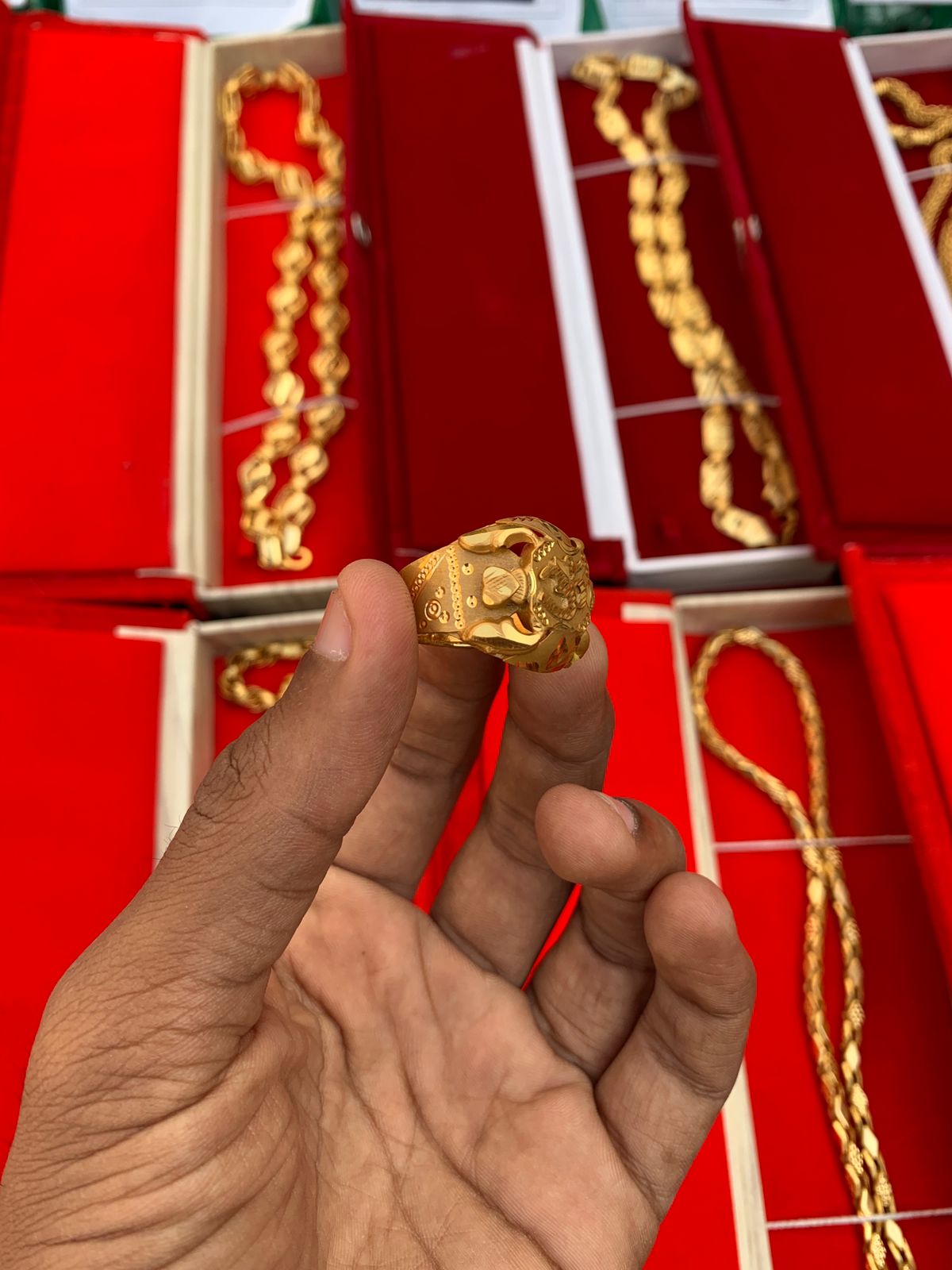 GOLD FORMING OM RADWADI RING
