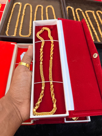 HOUSE OF JEWELLERY gold-plated brass zigzag chain with intricate nakshi finishing and S-lock in a red velvet box